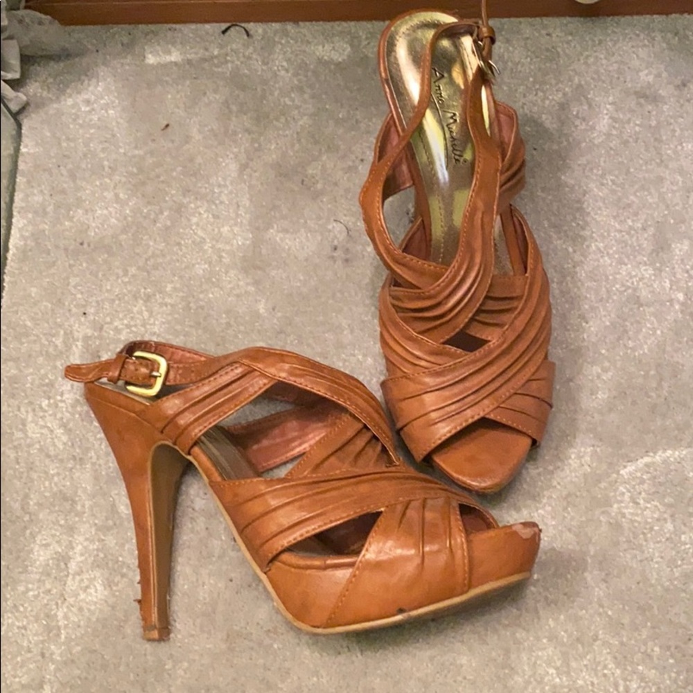 Tan faux leather heels